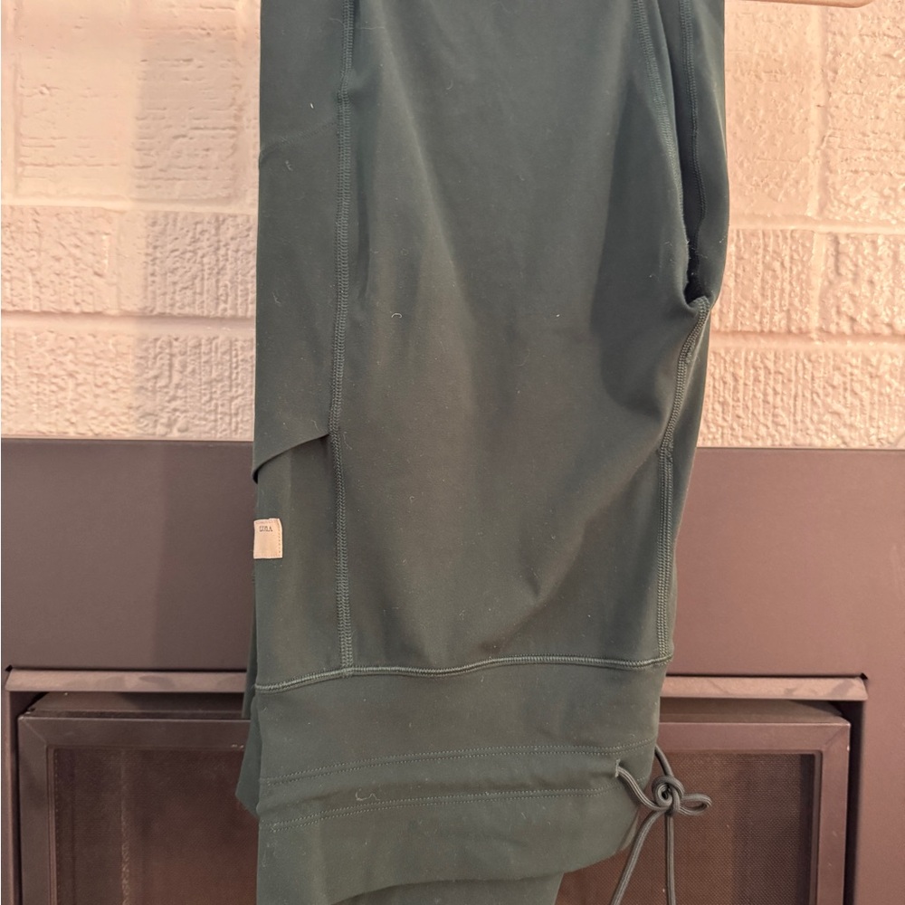 Vuori daily pocket legging and top set XL